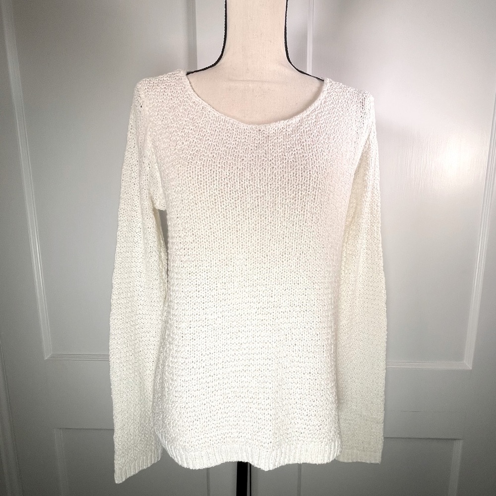Hinge Textured Sweater Keyhole Back Hi-Low Hem